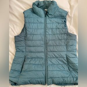Old Navy Active Puffer vest for women